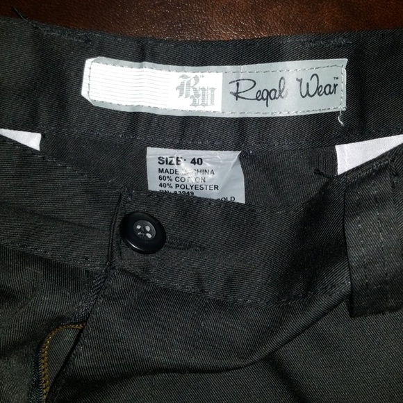 All black cargo shorts - Picture 3 of 3